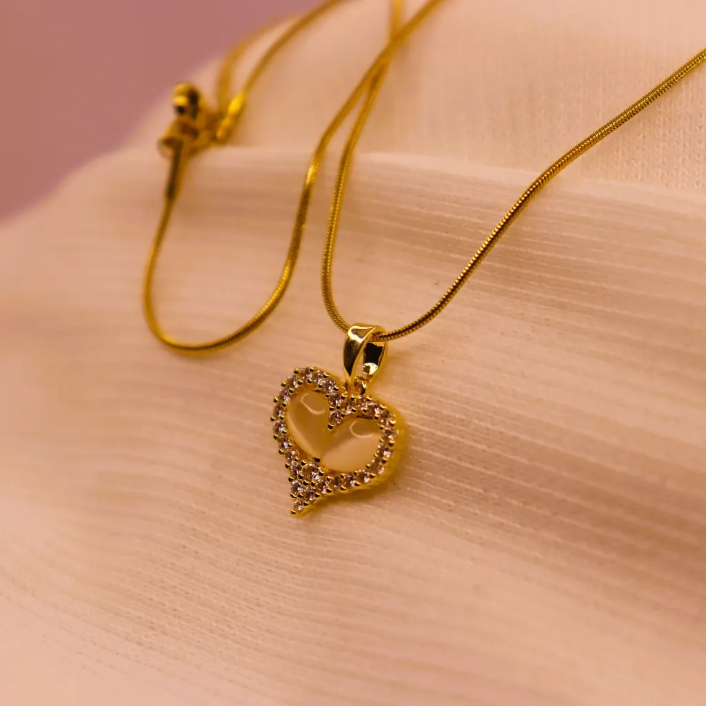 Locket_Heart_Golden_stone.webp