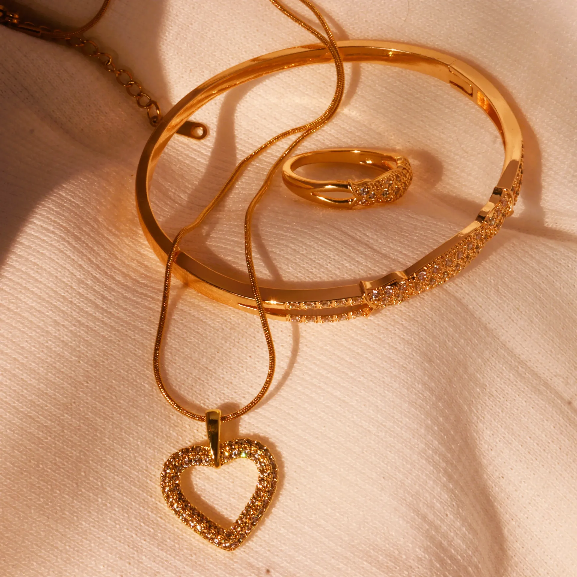 Sparkling golden set