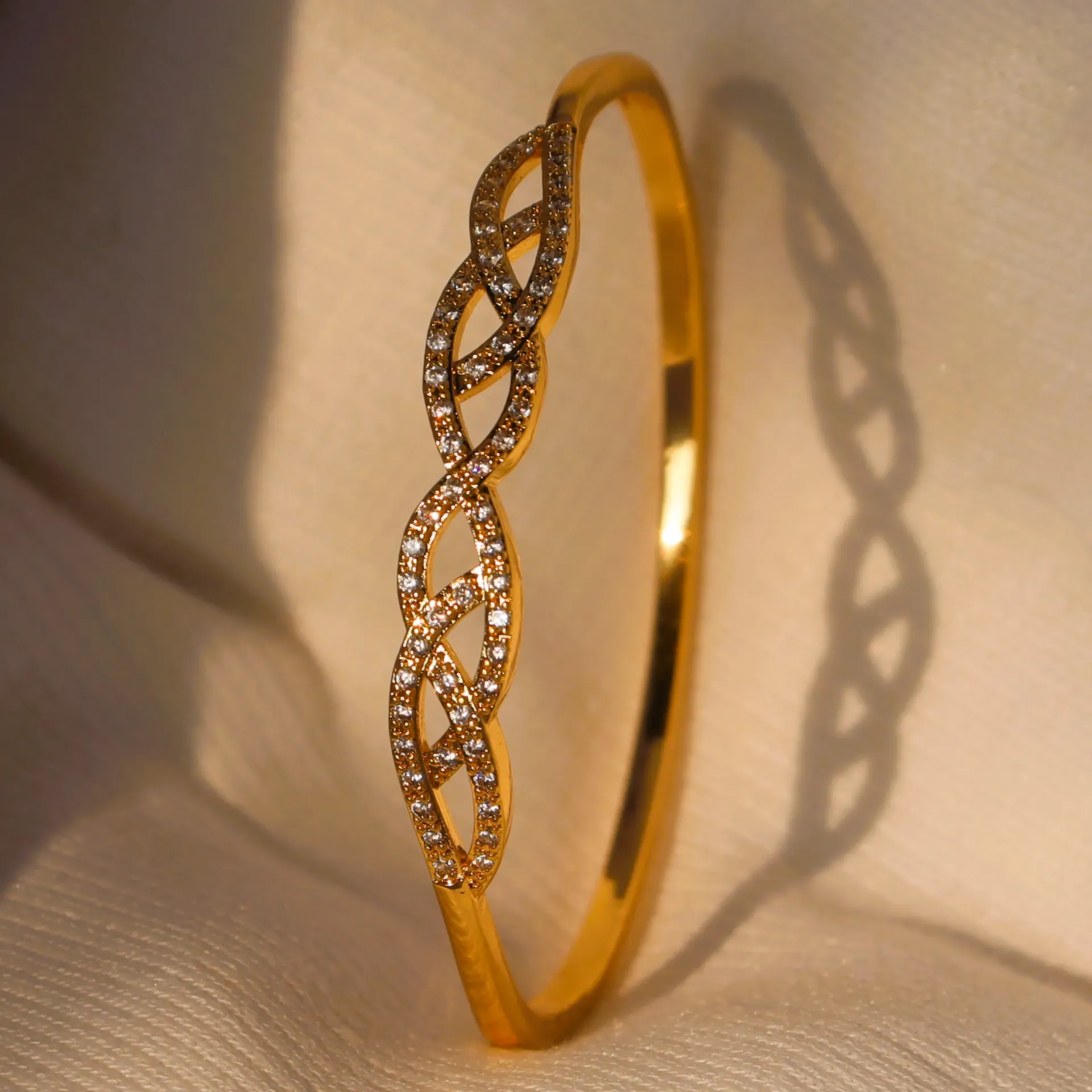 Golden Curvy Bracelet